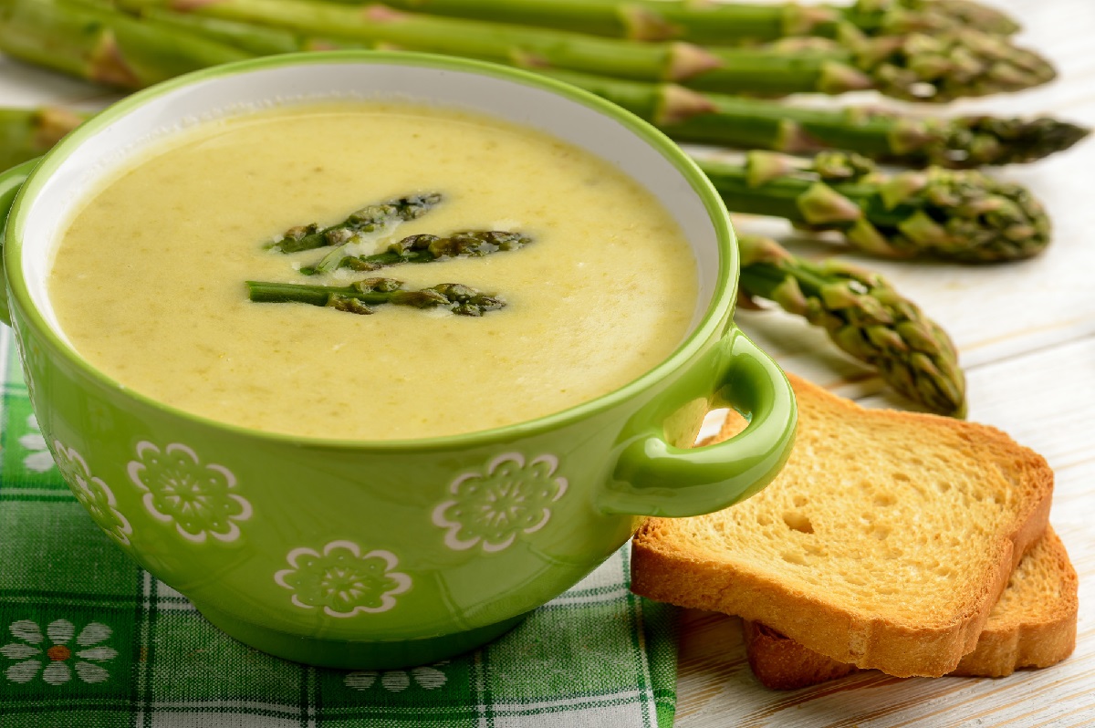 cream-of-fresh-asparagus-soup-recipe